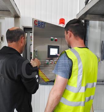 制冰機(jī)的設(shè)計(jì)通?？紤]到用戶的多樣化需求