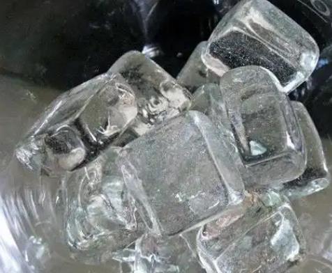 食用冰制冰設(shè)備的使用需注意以下關(guān)鍵點