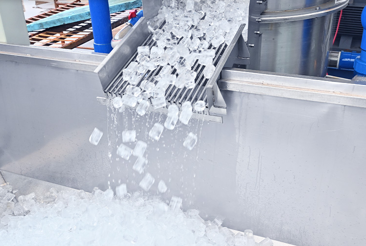 先進(jìn)的制冰技術(shù)可以生產(chǎn)出更透明、更致密的冰塊